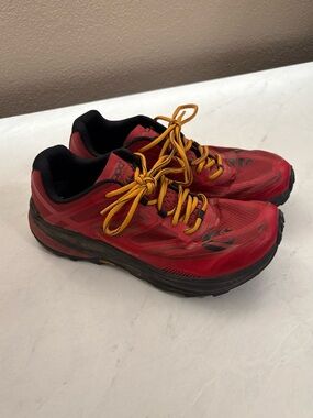 Topo Size 8.5 Red MTN Racer Trail Running Shoes Hiking Outdoor Gorpcore Active